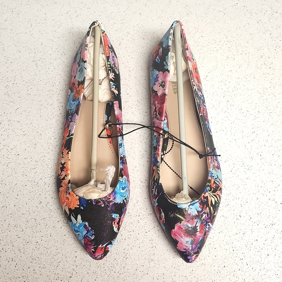 Express NWOT Floral Flat Pointed Flats Size 8 - Picture 1 of 6